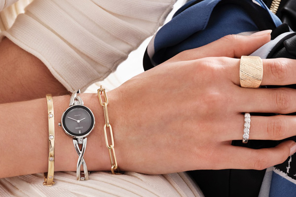 girl wearing jared watch and jewelry